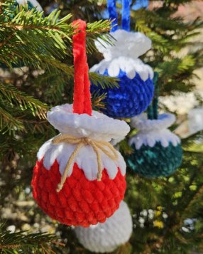 Hačkovane vianočné ozdoby